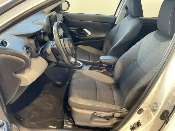 TOYOTA YARIS CROSS I - voiture d'occasion - Photo 18