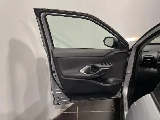 TOYOTA YARIS CROSS I - voiture d'occasion - Photo 19