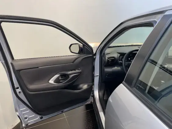 TOYOTA YARIS CROSS I - voiture d'occasion - Photo 19