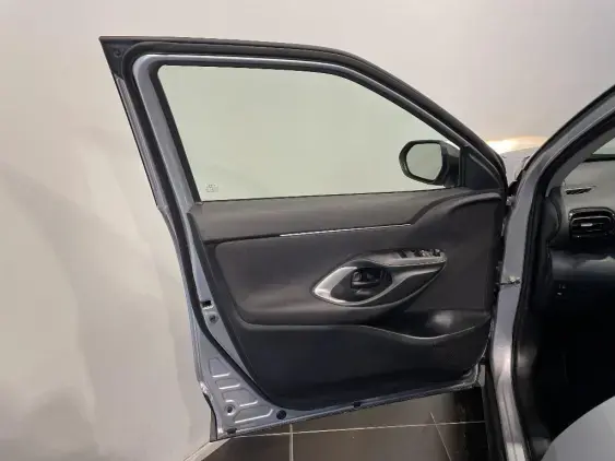 TOYOTA YARIS CROSS I - voiture d'occasion - Photo 19