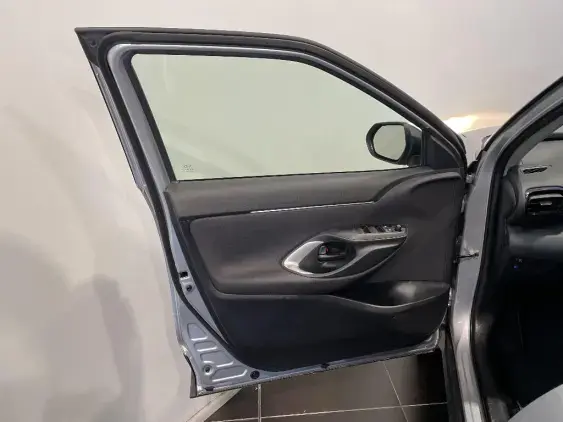 TOYOTA YARIS CROSS I - voiture d'occasion - Photo 19