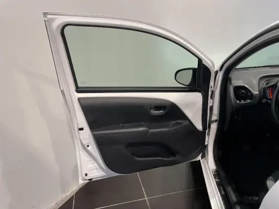 TOYOTA AYGO II - voiture d'occasion - Photo 19