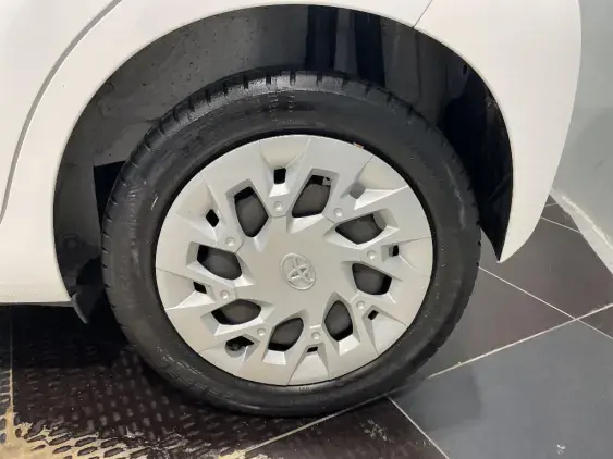 TOYOTA AYGO II - voiture d'occasion - Photo 24