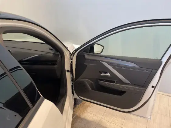 OPEL ASTRA L - voiture d'occasion - Photo 20