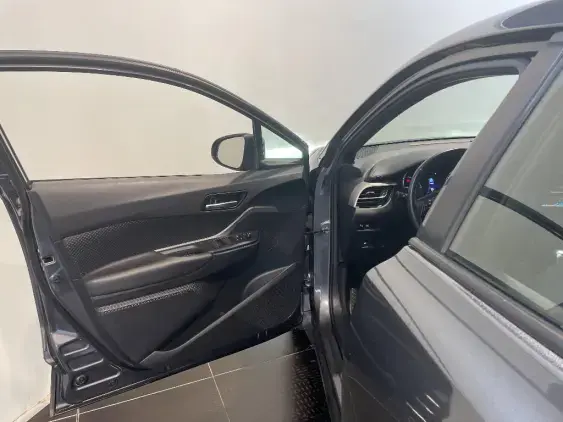 TOYOTA C-HR - voiture d'occasion - Photo 19