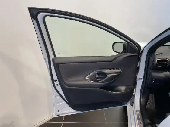 TOYOTA YARIS IV - voiture d'occasion - Photo 19