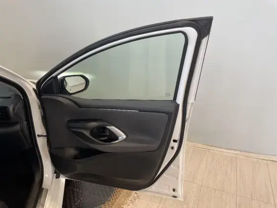 TOYOTA YARIS IV - voiture d'occasion - Photo 20