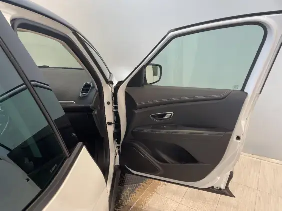 RENAULT SCENIC IV - voiture d'occasion - Photo 20