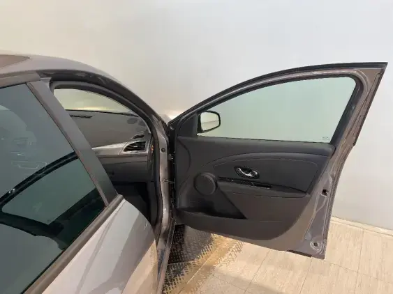 RENAULT MEGANE III - voiture d'occasion - Photo 19