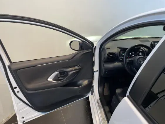 TOYOTA YARIS IV - voiture d'occasion - Photo 19