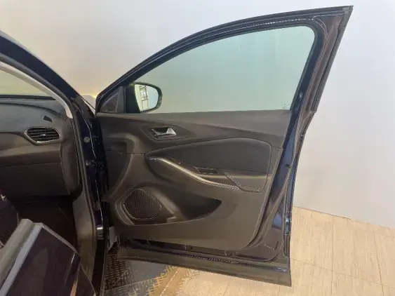 OPEL GRANDLAND X - voiture d'occasion - Photo 20