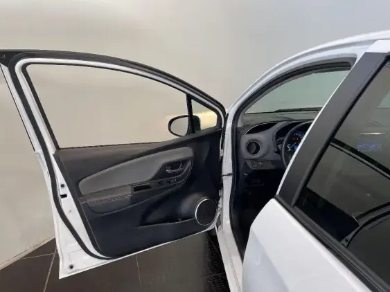 TOYOTA YARIS III - voiture d'occasion - Photo 19