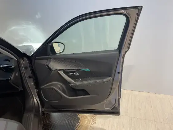 PEUGEOT 2008 II - voiture d'occasion - Photo 20