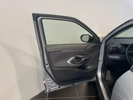 TOYOTA YARIS CROSS I - voiture d'occasion - Photo 19