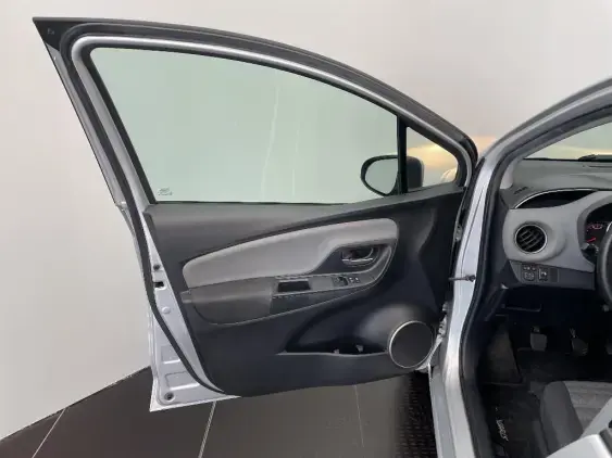 TOYOTA YARIS III - voiture d'occasion - Photo 19