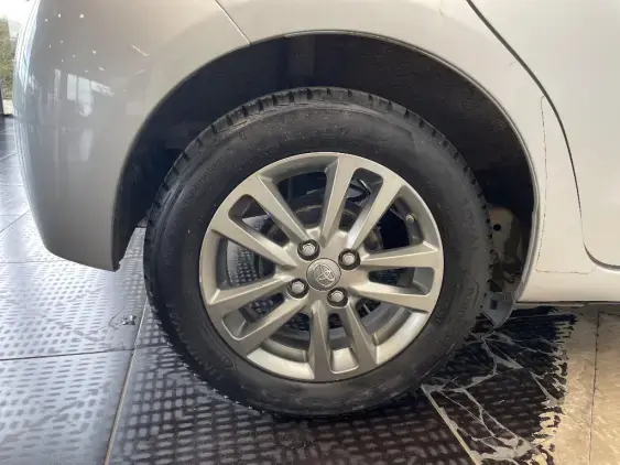 TOYOTA YARIS III - voiture d'occasion - Photo 25