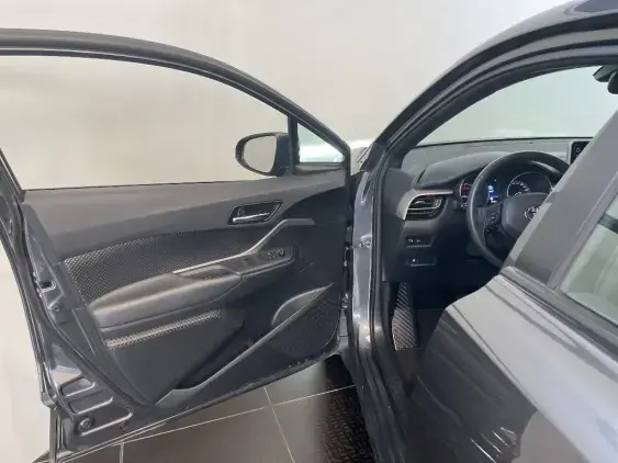 TOYOTA C-HR - voiture d'occasion - Photo 19