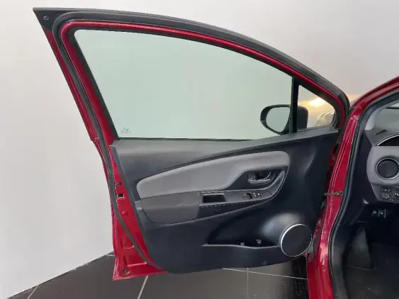 TOYOTA YARIS III - voiture d'occasion - Photo 19