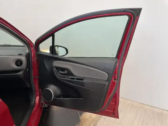 TOYOTA YARIS III - voiture d'occasion - Photo 20