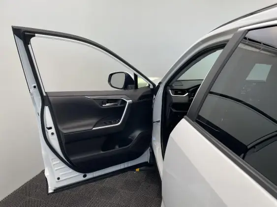 TOYOTA RAV4 V - voiture d'occasion - Photo 19