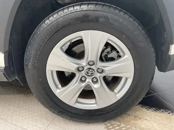 TOYOTA RAV4 V - voiture d'occasion - Photo 24