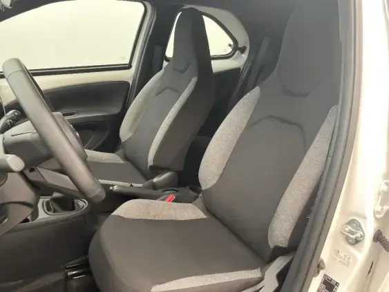 TOYOTA AYGO X - voiture d'occasion - Photo 18