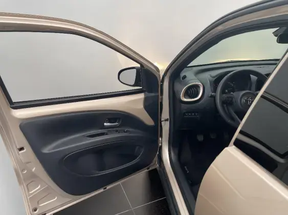 TOYOTA AYGO X - voiture d'occasion - Photo 19