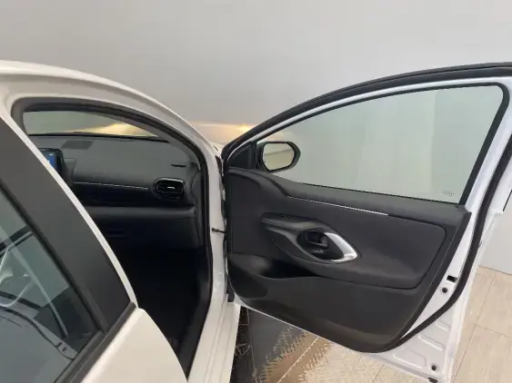 TOYOTA YARIS IV - voiture d'occasion - Photo 20