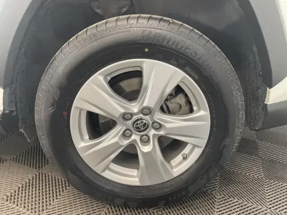 TOYOTA RAV4 V - voiture d'occasion - Photo 24