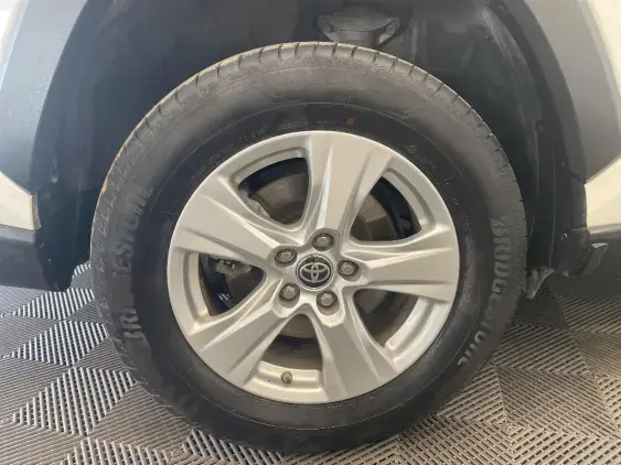 TOYOTA RAV4 V - voiture d'occasion - Photo 25