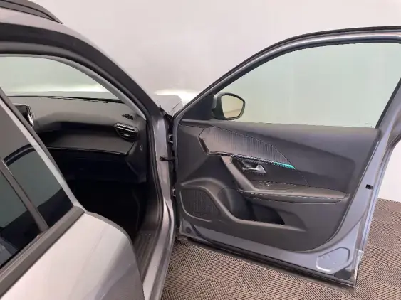 PEUGEOT 2008 II - voiture d'occasion - Photo 20