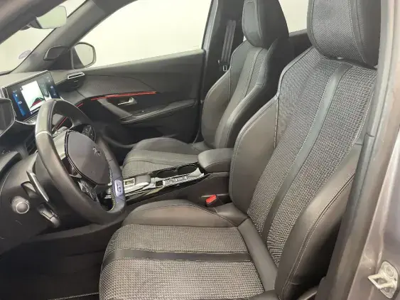 PEUGEOT 2008 II - voiture d'occasion - Photo 18