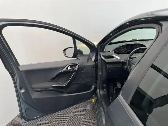 PEUGEOT 208 - voiture d'occasion - Photo 19