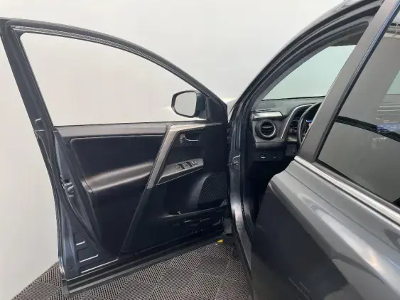 TOYOTA RAV4 IV - voiture d'occasion - Photo 19