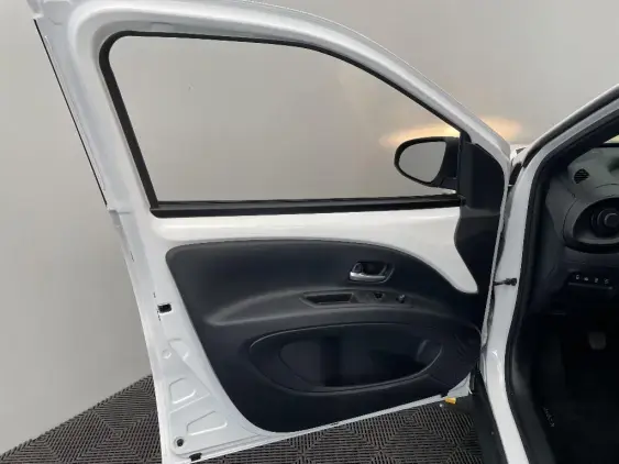 TOYOTA AYGO X - voiture d'occasion - Photo 19