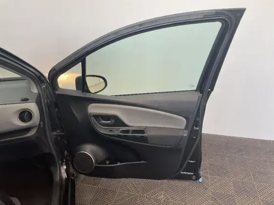 TOYOTA YARIS III - voiture d'occasion - Photo 20