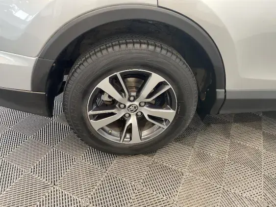 TOYOTA RAV4 IV - voiture d'occasion - Photo 25