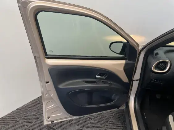 TOYOTA AYGO X - voiture d'occasion - Photo 19