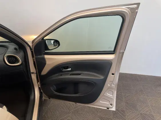 TOYOTA AYGO X - voiture d'occasion - Photo 20
