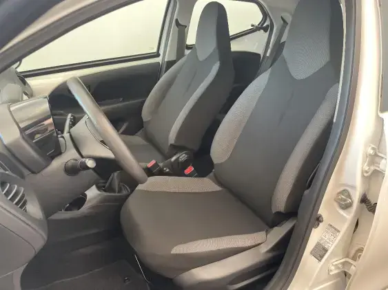 TOYOTA AYGO II - voiture d'occasion - Photo 17