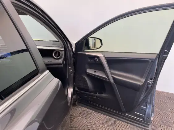 TOYOTA RAV4 IV - voiture d'occasion - Photo 20
