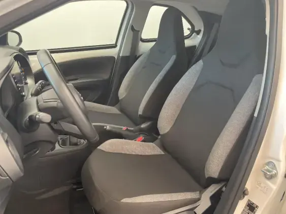 TOYOTA AYGO X - voiture d'occasion - Photo 18