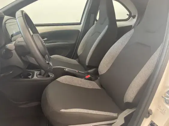 TOYOTA AYGO X - voiture d'occasion - Photo 17