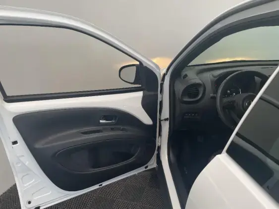 TOYOTA AYGO X - voiture d'occasion - Photo 18