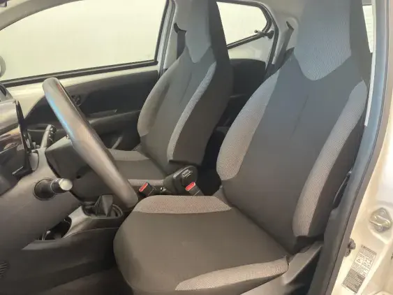 TOYOTA AYGO II - voiture d'occasion - Photo 17