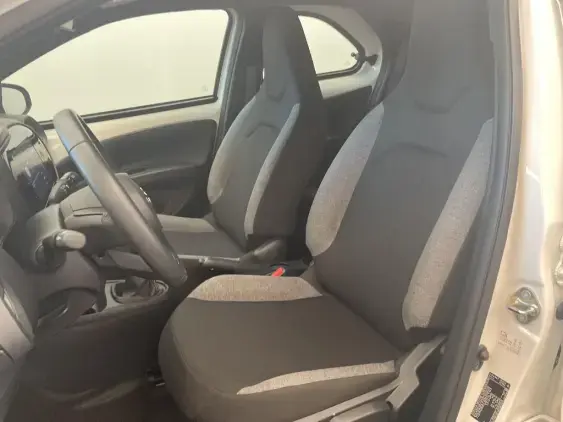 TOYOTA AYGO X - voiture d'occasion - Photo 18