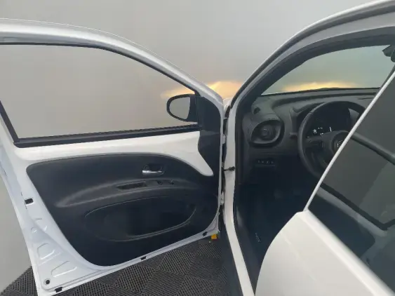 TOYOTA AYGO X - voiture d'occasion - Photo 19