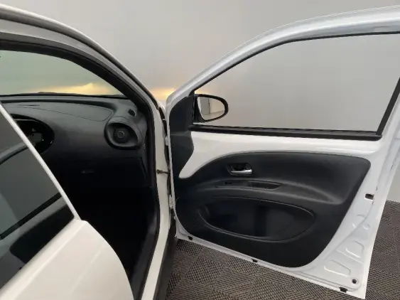 TOYOTA AYGO X - voiture d'occasion - Photo 20