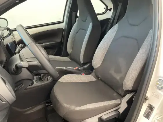 TOYOTA AYGO X - voiture d'occasion - Photo 18