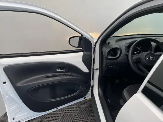 TOYOTA AYGO X - voiture d'occasion - Photo 19